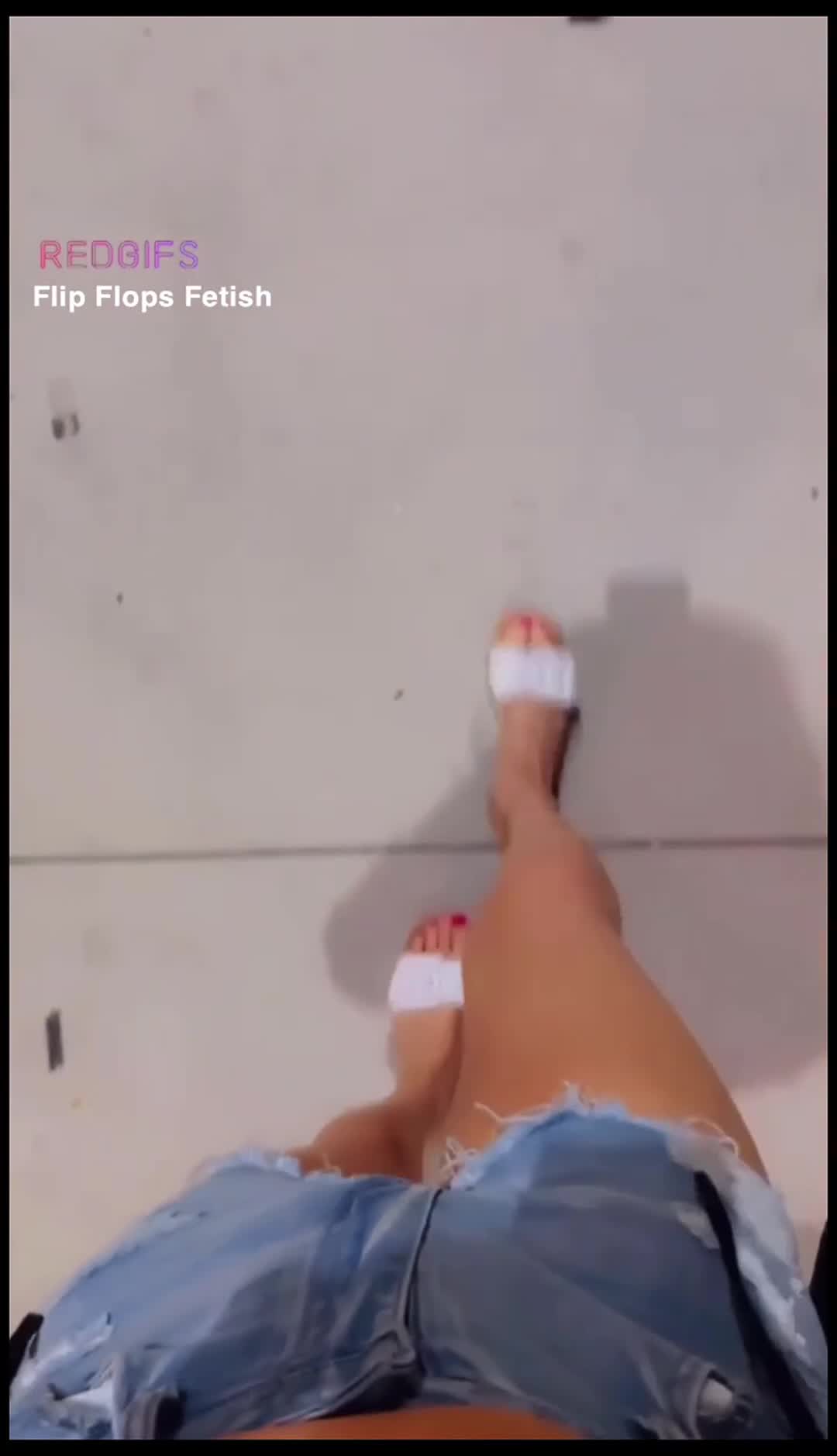 Feet Feet Fetish featuring Redmarierose — nails