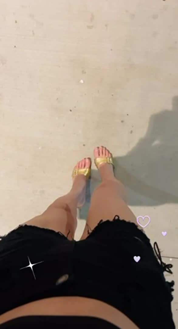 feet licking